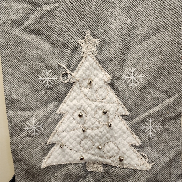 Max Studio gray Christmas Runner table cloth runner - Picture 5 of 11